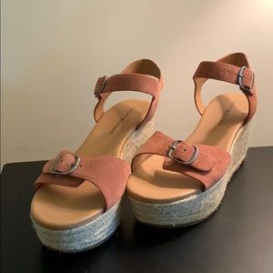 Never warn lucky brand wedges!